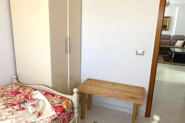 Shtepi me qera Apartament ne Tirane, 2+1, Mobilimi E mobiluar, Pagesa 35,000  Leke.