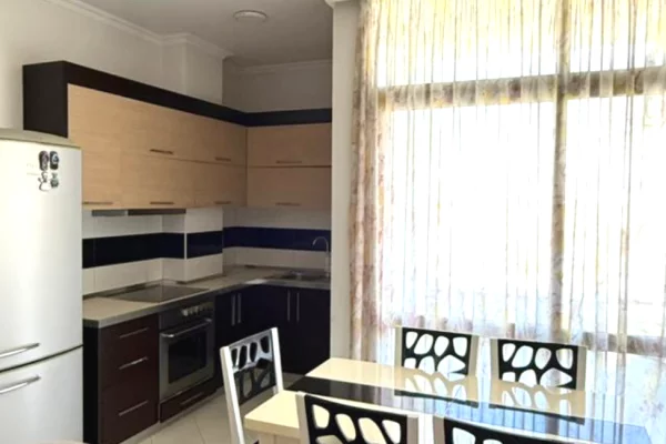 Shtepi me qera Apartament ne Tirane, 2+1, Mobilimi E mobiluar, Pagesa 35,000  Leke.