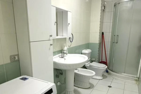 Shtepi me qera Apartament ne Tirane, 2+1, Mobilimi E mobiluar, Pagesa 35,000  Leke.