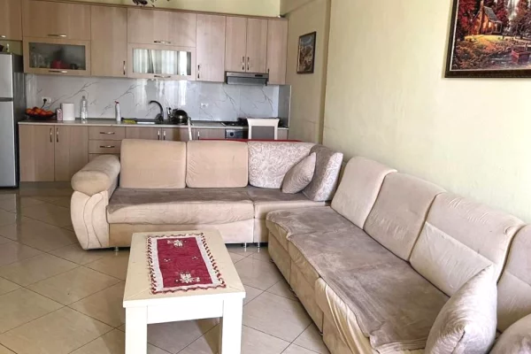 Shtepi me qera 2+1 ne Tirane - 10,000 Leke