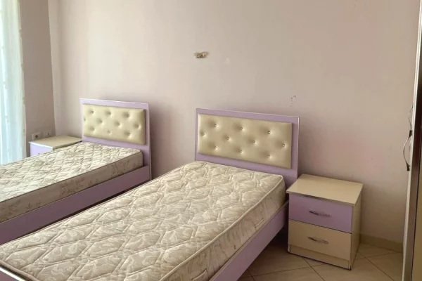Shtepi me qera Apartament ne Tirane, 2+1, Mobilimi E mobiluar, Pagesa 10,000  Leke.