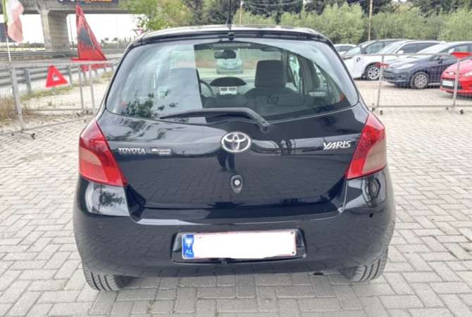Auto in Vendita a Kavaja, Toyota, 2006 Diesel,Kambio Manual Pagamento 3,400  Euro.