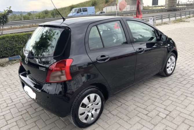 Auto in Vendita a Kavaja, Toyota, 2006 Diesel,Kambio Manual Pagamento 3,400  Euro.