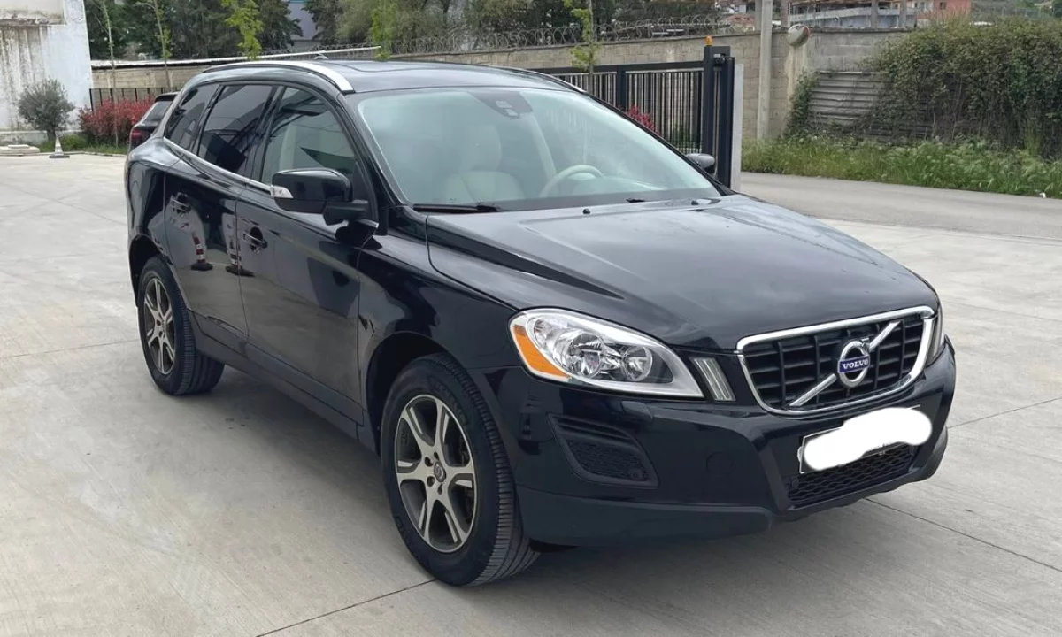 Makina ne shitje ne Tirane, Volvo, 2013 gasoline-gas,Kambio Automatik Pagesa 8,500  Euro.