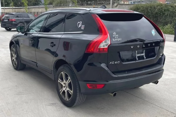 Makina ne shitje ne Tirane, Volvo, 2013 gasoline-gas,Kambio Automatik Pagesa 8,500  Euro.