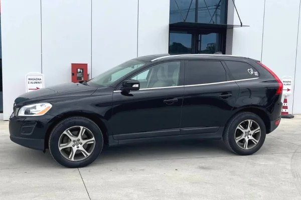 Makina ne shitje ne Tirane, Volvo, 2013 gasoline-gas,Kambio Automatik Pagesa 8,500  Euro.
