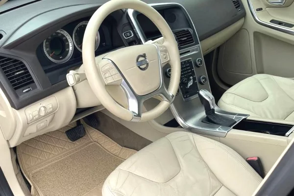 Makina ne shitje ne Tirane, Volvo, 2013 gasoline-gas,Kambio Automatik Pagesa 8,500  Euro.