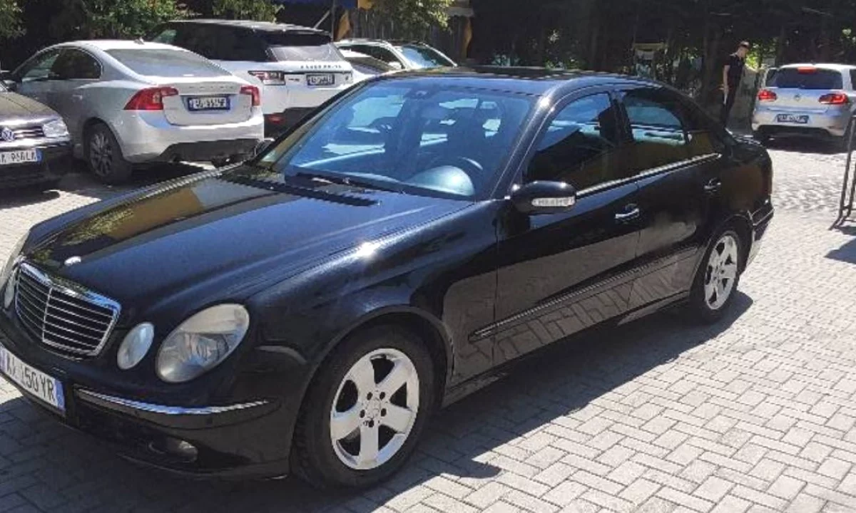 Makina ne shitje ne Tirane, Mercedes-Benz, 2005 Benzine,Kambio Automatik Pagesa 350,000  Leke.