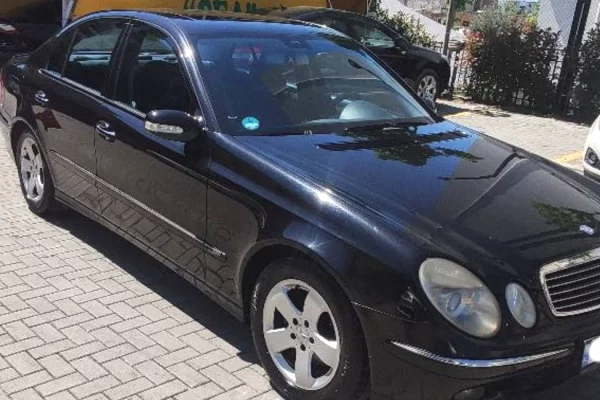 Makina ne shitje ne Tirane, Mercedes-Benz, 2005 Benzine,Kambio Automatik Pagesa 350,000  Leke.