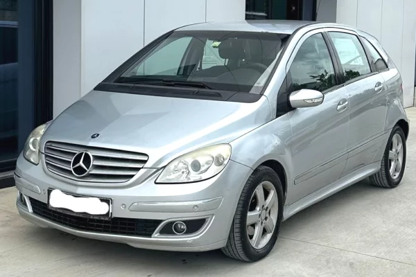 Makina ne shitje ne Tirane, Mercedes-Benz, 2005 Diesel,Kambio Automatik Pagesa 2,700  Euro.