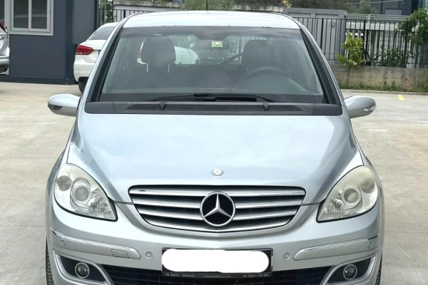 Makina ne shitje ne Tirane, Mercedes-Benz, 2005 Diesel,Kambio Automatik Pagesa 2,700  Euro.