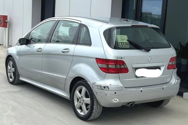 Makina ne shitje ne Tirane, Mercedes-Benz, 2005 Diesel,Kambio Automatik Pagesa 2,700  Euro.