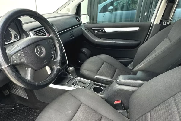 Makina ne shitje ne Tirane, Mercedes-Benz, 2005 Diesel,Kambio Automatik Pagesa 2,700  Euro.