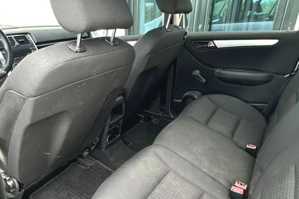 Makina ne shitje ne Tirane, Mercedes-Benz, 2005 Diesel,Kambio Automatik Pagesa 2,700  Euro.