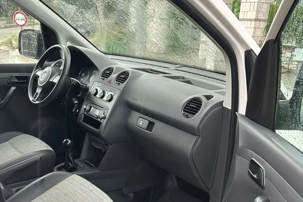 Makina ne shitje ne Vlore, Volkswagen, 2012 Diesel,Kambio Manual Pagesa 6,300  Euro.