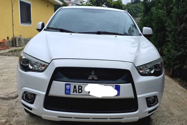 Makina ne shitje ne Tirane, Mitsubishi, 2013 Benzine,Kambio Automatik Pagesa 590,000  Leke.