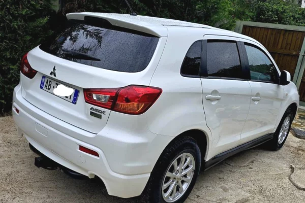 Makina ne shitje ne Tirane, Mitsubishi, 2013 Benzine,Kambio Automatik Pagesa 590,000  Leke.
