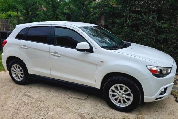 Makina ne shitje ne Tirane, Mitsubishi, 2013 Benzine,Kambio Automatik Pagesa 590,000  Leke.