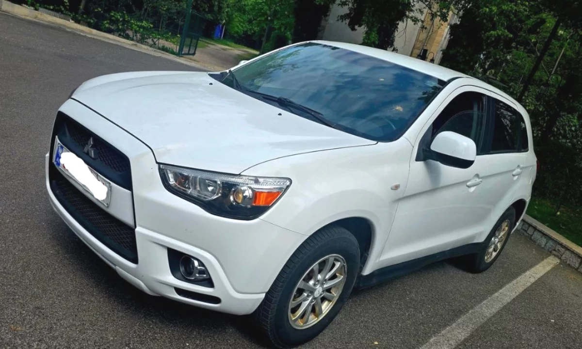 Makina ne shitje ne Tirane, Mitsubishi, 2013 Benzine,Kambio Automatik Pagesa 590,000  Leke.