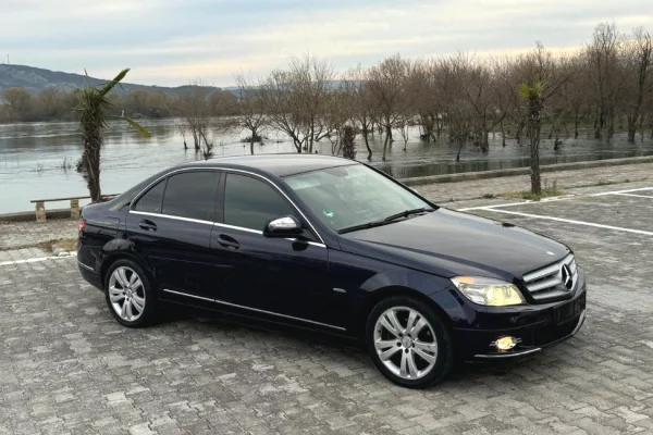 Makina ne shitje ne Shkoder, Mercedes-Benz, 2009 Diesel,Kambio Automatik Pagesa 5,900  Euro.