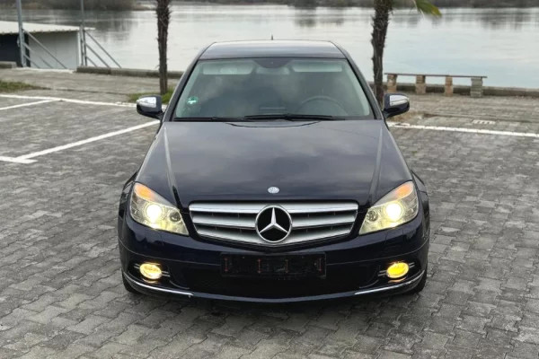 Makina ne shitje ne Shkoder, Mercedes-Benz, 2009 Diesel,Kambio Automatik Pagesa 5,900  Euro.