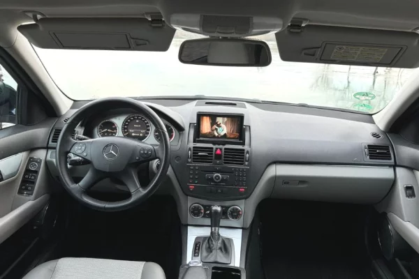 Makina ne shitje ne Shkoder, Mercedes-Benz, 2009 Diesel,Kambio Automatik Pagesa 5,900  Euro.