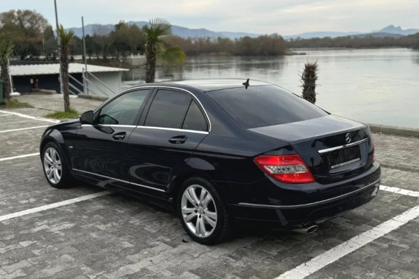 Makina ne shitje ne Shkoder, Mercedes-Benz, 2009 Diesel,Kambio Automatik Pagesa 5,900  Euro.