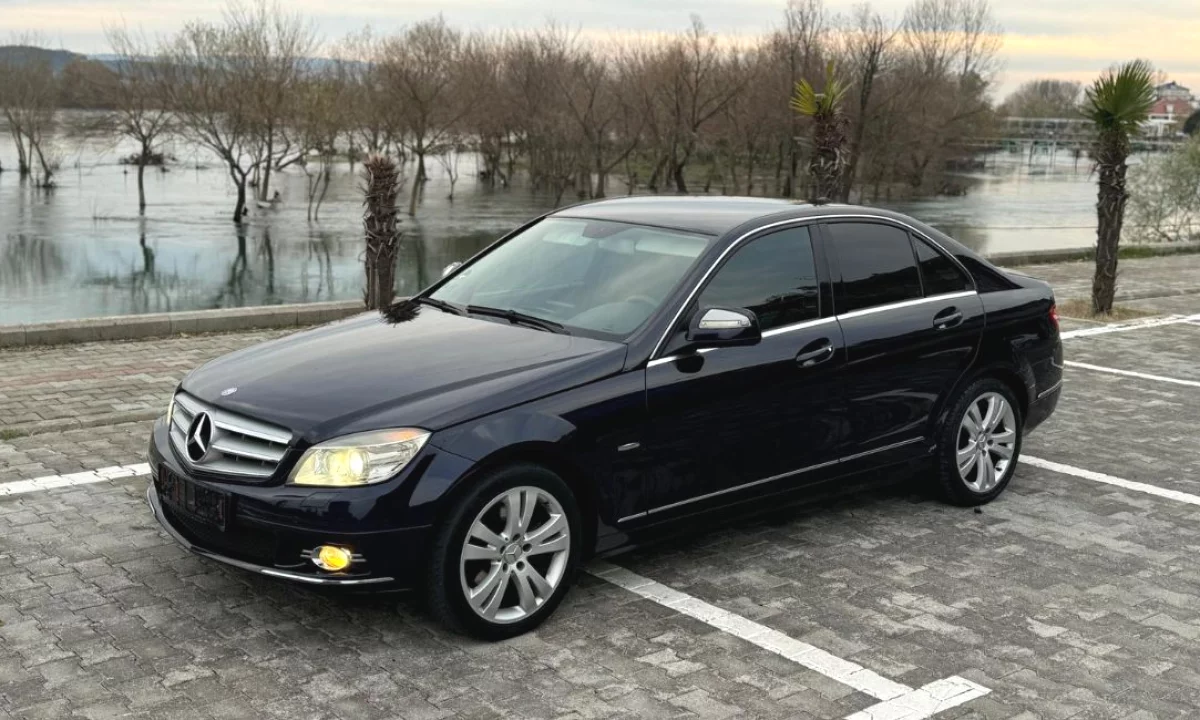 Makina ne shitje ne Shkoder, Mercedes-Benz, 2009 Diesel,Kambio Automatik Pagesa 5,900  Euro.