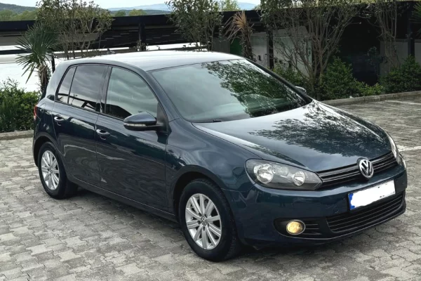 Makina ne shitje ne Shkoder, Volkswagen, 2012 Diesel,Kambio Automatik Pagesa 6,300  Euro.