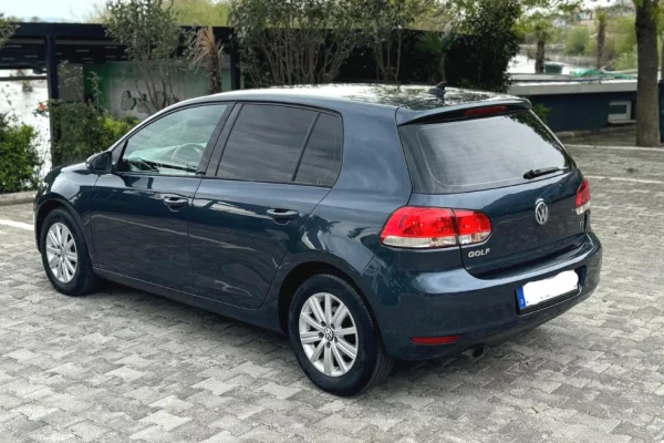 Makina ne shitje ne Shkoder, Volkswagen, 2012 Diesel,Kambio Automatik Pagesa 6,300  Euro.
