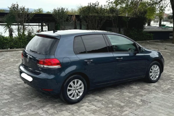 Makina ne shitje ne Shkoder, Volkswagen, 2012 Diesel,Kambio Automatik Pagesa 6,300  Euro.