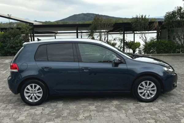 Makina ne shitje ne Shkoder, Volkswagen, 2012 Diesel,Kambio Automatik Pagesa 6,300  Euro.
