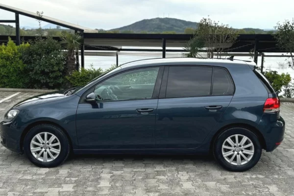 Makina ne shitje ne Shkoder, Volkswagen, 2012 Diesel,Kambio Automatik Pagesa 6,300  Euro.