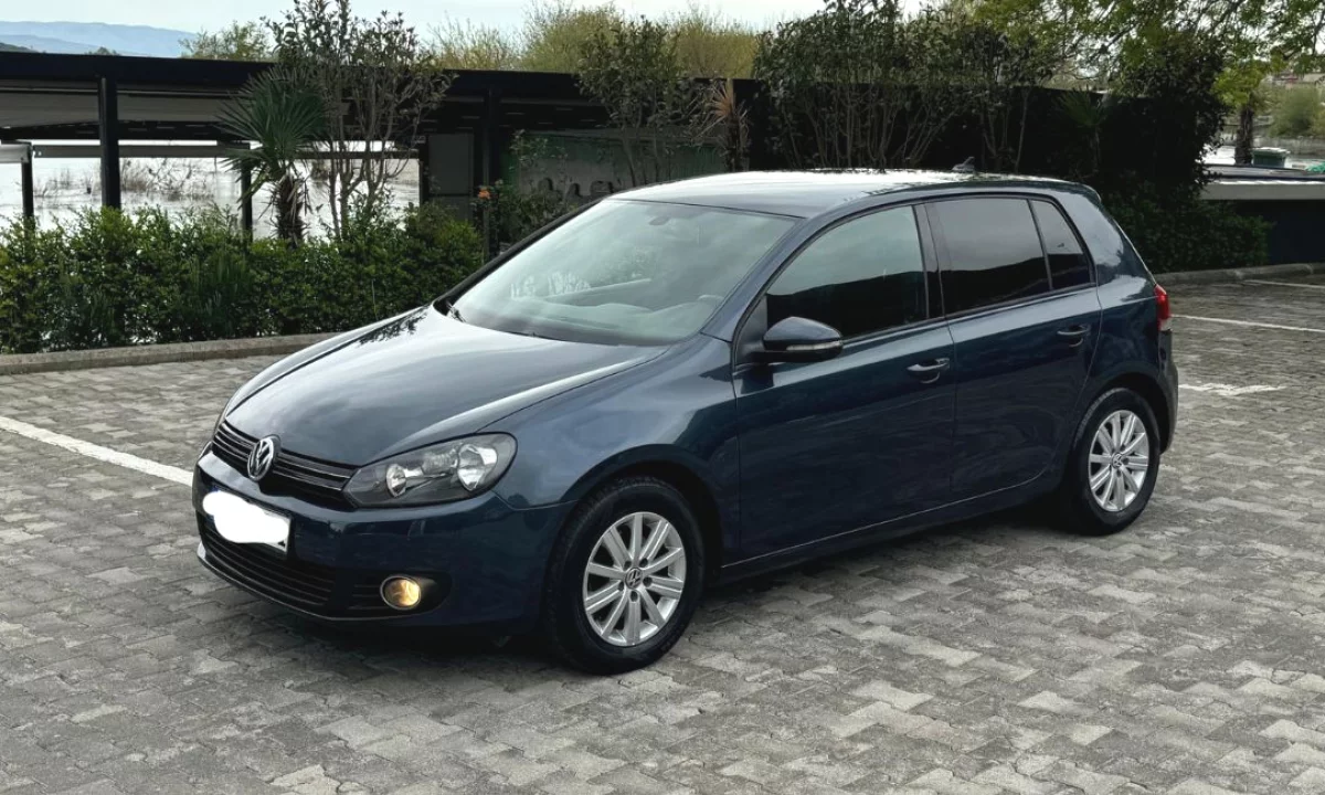 Makina ne shitje ne Shkoder, Volkswagen, 2012 Diesel,Kambio Automatik Pagesa 6,300  Euro.