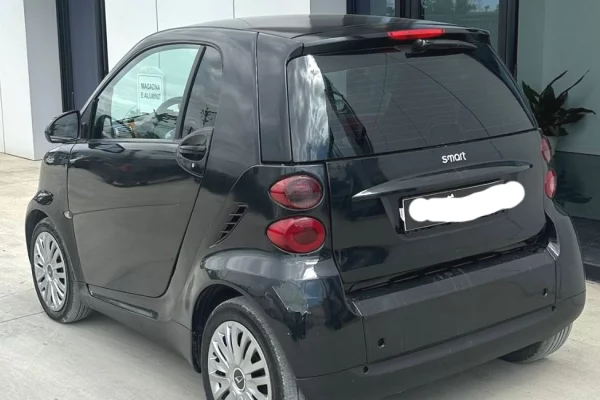 Makina ne shitje ne Tirane, Smart, 2008 Diesel,Kambio Automatik Pagesa 3,500  Euro.