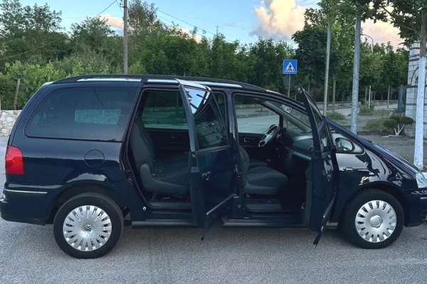 Makina ne shitje ne Vlore, Volkswagen, 2007 gasoline-gas,Kambio Manual Pagesa 4,800  Euro.