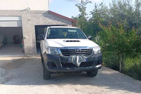 Makina ne shitje ne Vlore, Toyota, 2015 Diesel,Kambio Manual Pagesa 14,500  Euro.