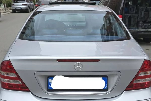 Makina ne shitje ne Tirane, Mercedes-Benz, 2006 Diesel,Kambio Automatik Pagesa 4,800  Euro.