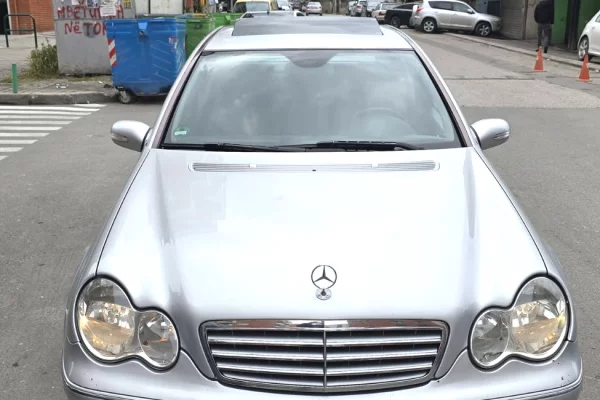 Makina ne shitje ne Tirane, Mercedes-Benz, 2006 Diesel,Kambio Automatik Pagesa 4,800  Euro.