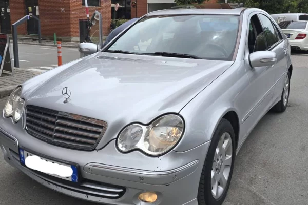 Makina ne shitje ne Tirane, Mercedes-Benz, 2006 Diesel,Kambio Automatik Pagesa 4,800  Euro.