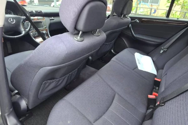 Makina ne shitje ne Tirane, Mercedes-Benz, 2006 Diesel,Kambio Automatik Pagesa 4,800  Euro.