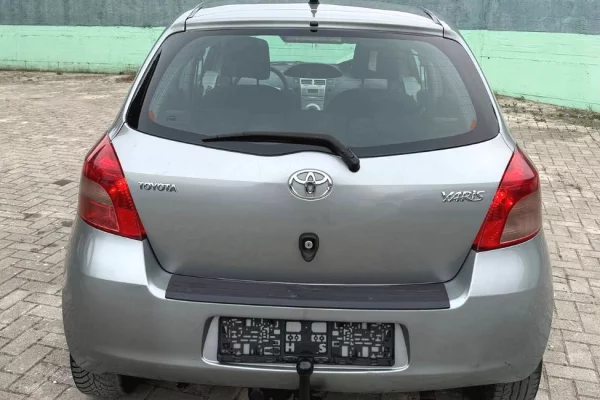 Auto in Vendita a Fier, Toyota, 2006 Diesel,Kambio Manual Pagamento 3,450  Euro.