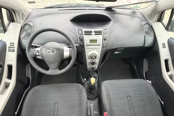 Auto in Vendita a Fier, Toyota, 2006 Diesel,Kambio Manual Pagamento 3,450  Euro.