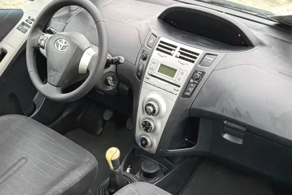 Auto in Vendita a Fier, Toyota, 2006 Diesel,Kambio Manual Pagamento 3,450  Euro.