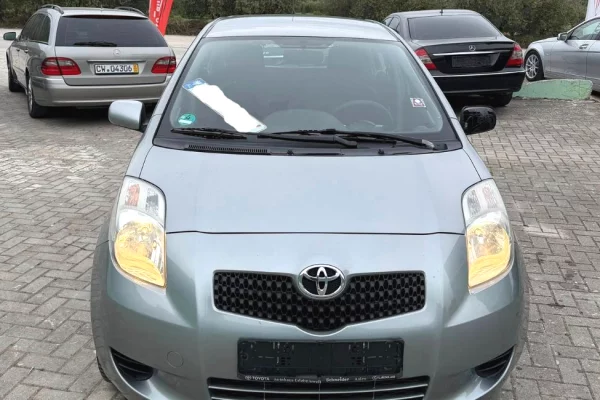 Auto in Vendita a Fier, Toyota, 2006 Diesel,Kambio Manual Pagamento 3,450  Euro.