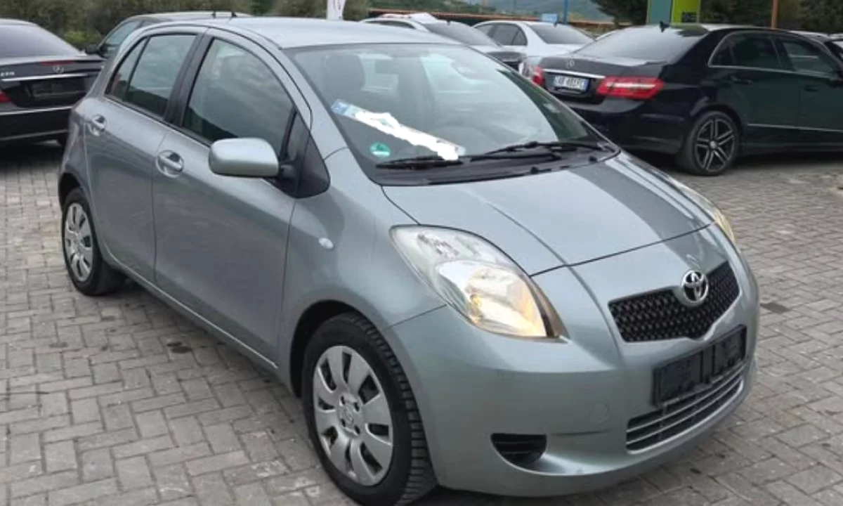 Auto in Vendita a Fier, Toyota, 2006 Diesel,Kambio Manual Pagamento 3,450  Euro.