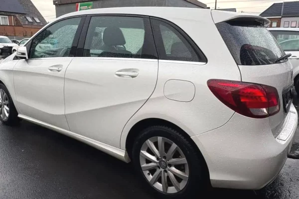 Auto in Vendita a Elbasan, Mercedes-Benz, 2016 Diesel,Kambio Automatik Pagamento 8,900  Euro.