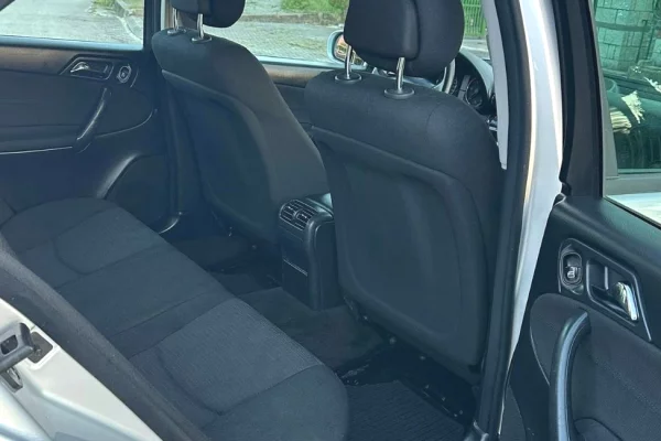 Makina ne shitje ne Vlore, Mercedes-Benz, 2005 Diesel,Kambio Manual Pagesa 4,000  Euro.