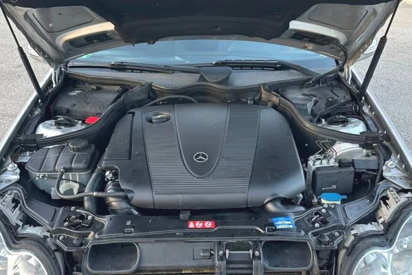 Makina ne shitje ne Vlore, Mercedes-Benz, 2005 Diesel,Kambio Manual Pagesa 4,000  Euro.
