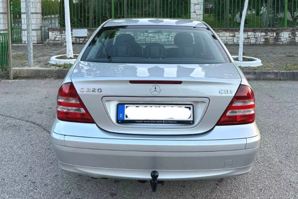 Makina ne shitje ne Vlore, Mercedes-Benz, 2005 Diesel,Kambio Manual Pagesa 4,000  Euro.